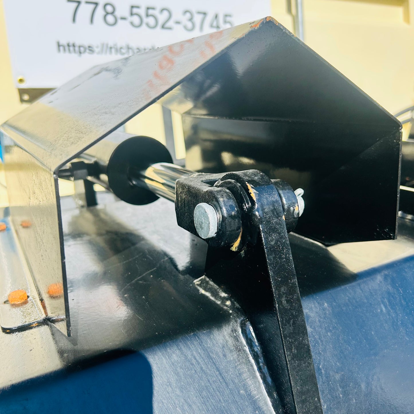 $1850 New Mid Duty 72" Dual-Cylinder Rock Grapple Bucket - 10” Spacing