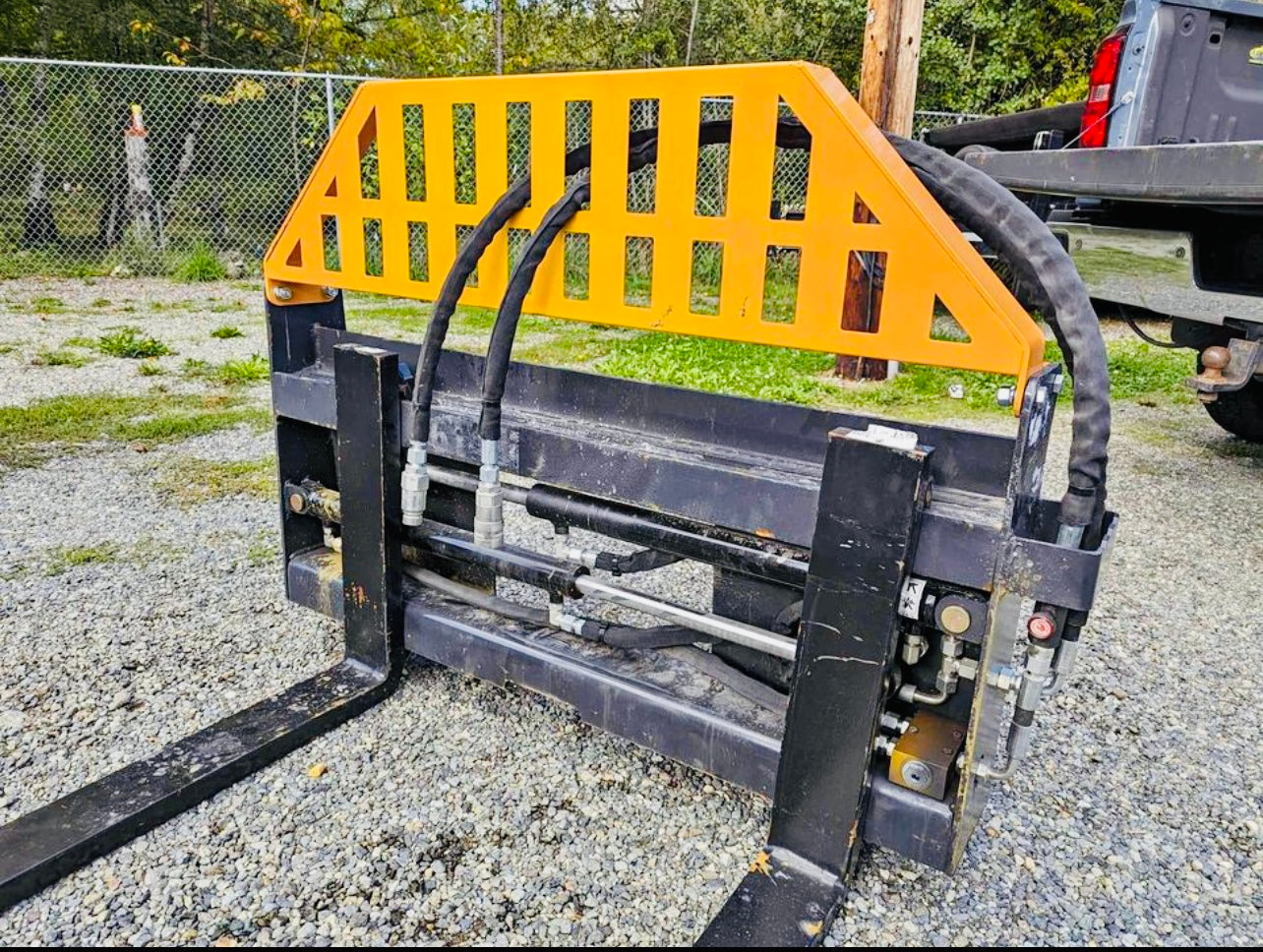 New Skid Steer Attachment Pallet Forks For Skid Steer 48 inch Fork 4000 lb Loading Capacity