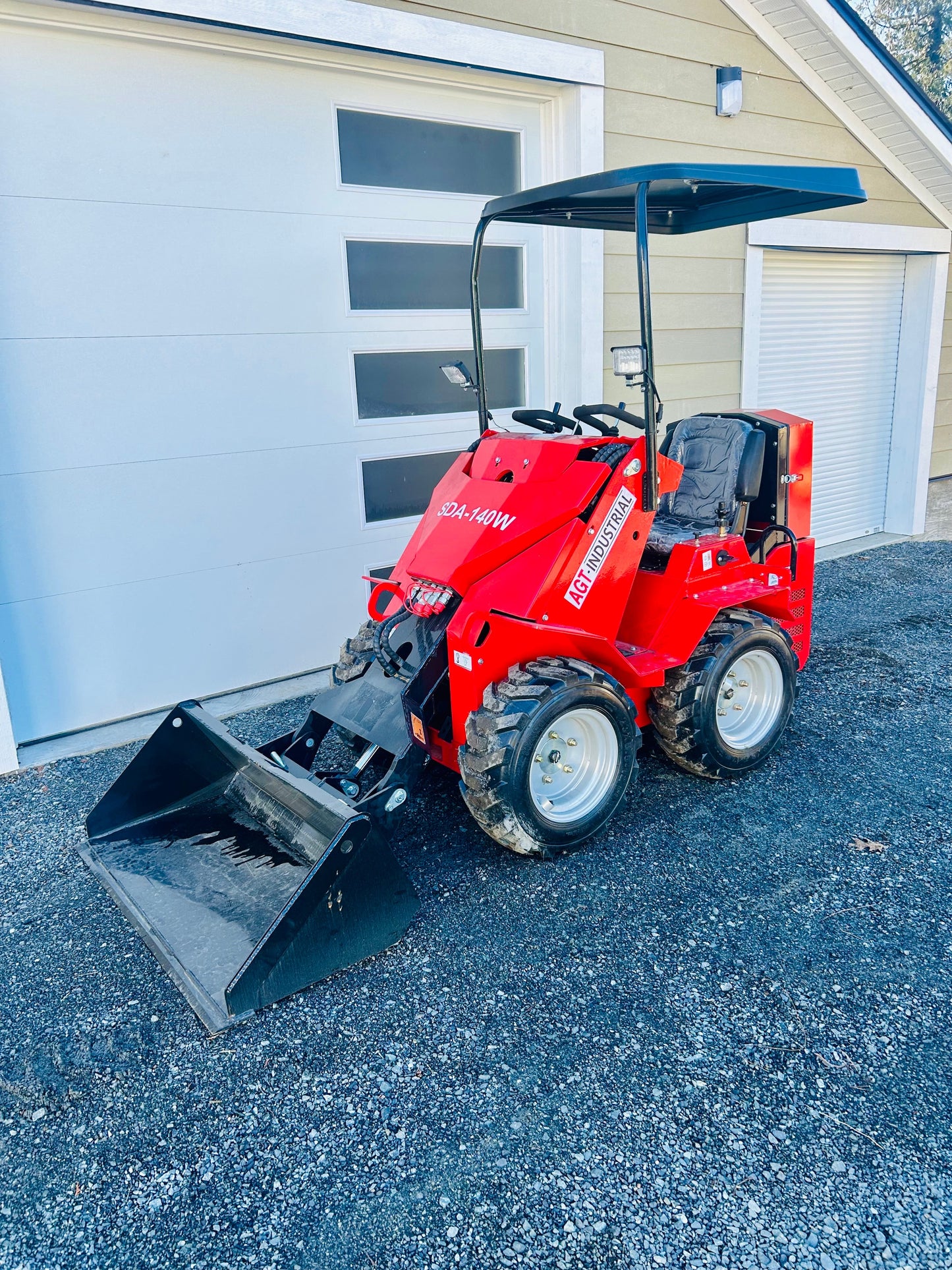 New SDA-140W 0.9-Ton Mini Wheeled Loader