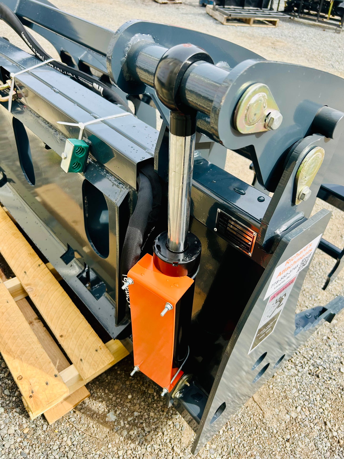 $3950 New Premium 72" Skid Steer Root Rake Clamshell Grapple, Universal Mount, 54" Jaw Opening, 3000 lb Weight Capacity