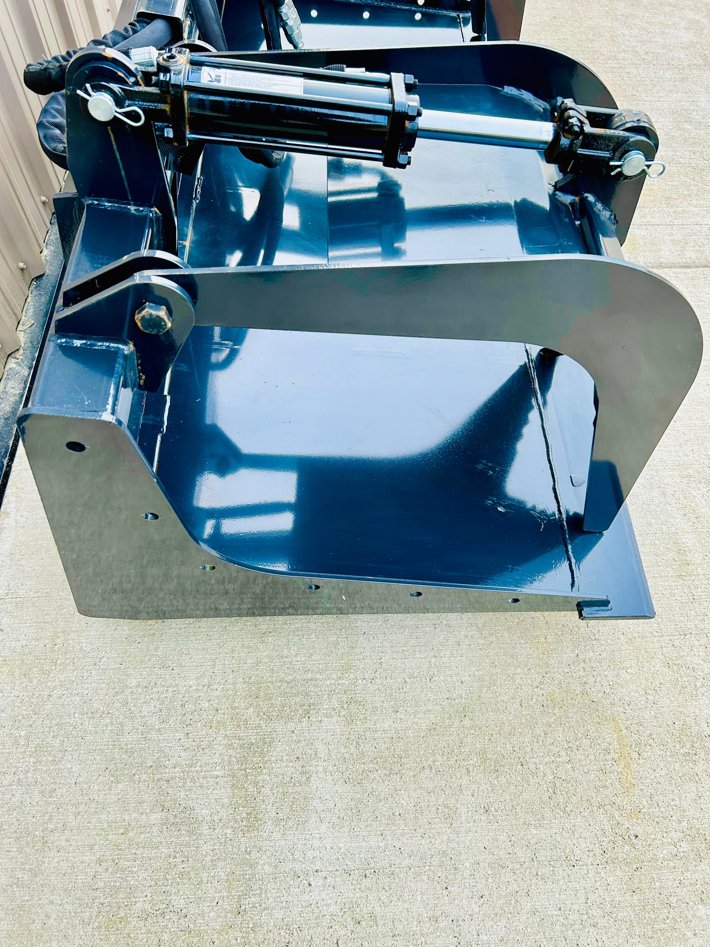 Unused 72” Skid Steer Solid Bottom Dual Cylinder Grapple Bucket
