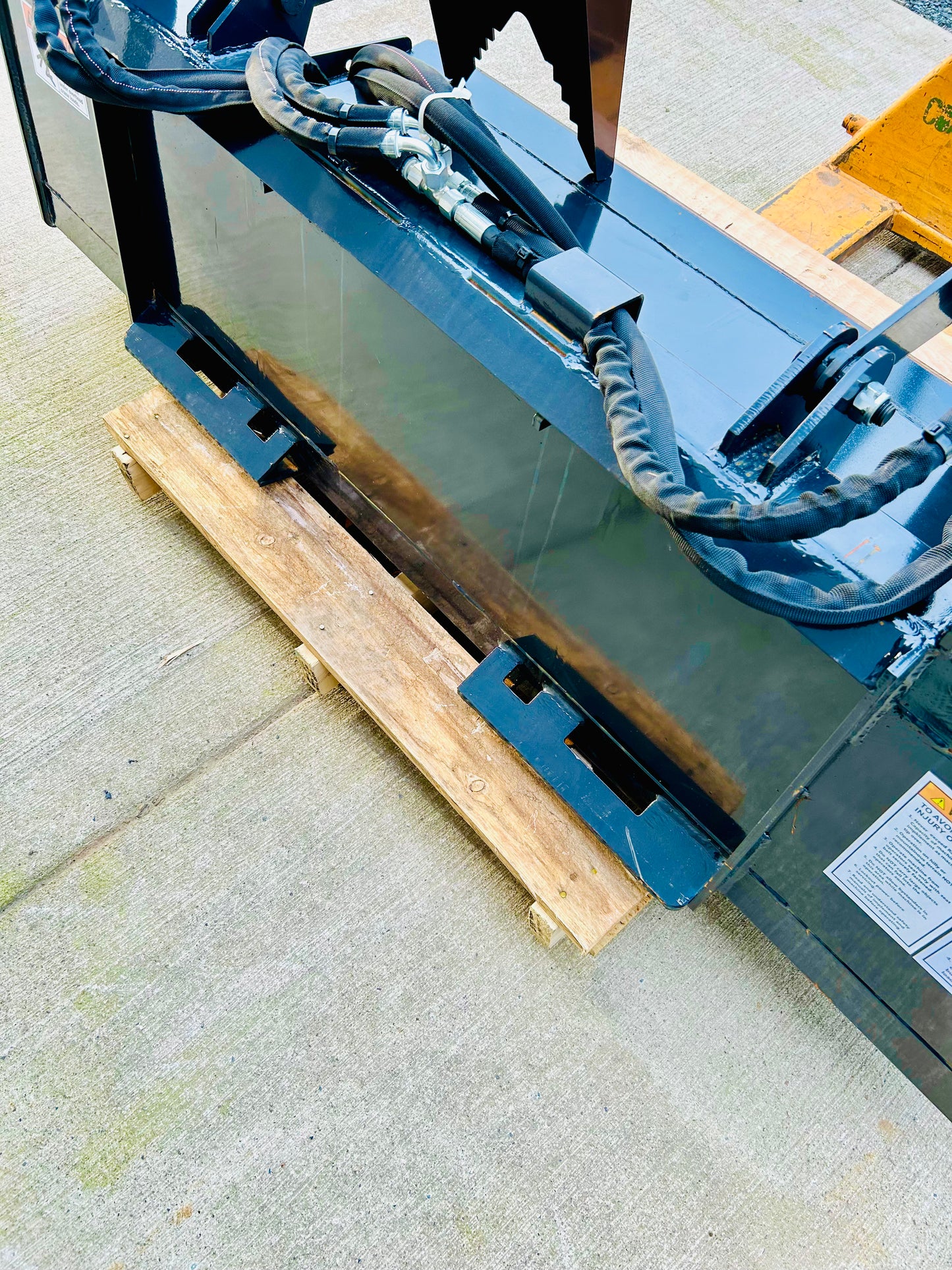 Unused 72” Skid Steer Solid Bottom Dual Cylinder Grapple Bucket