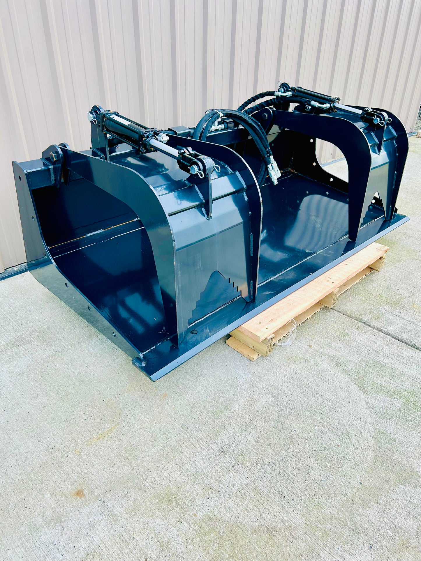Unused 72” Skid Steer Solid Bottom Dual Cylinder Grapple Bucket