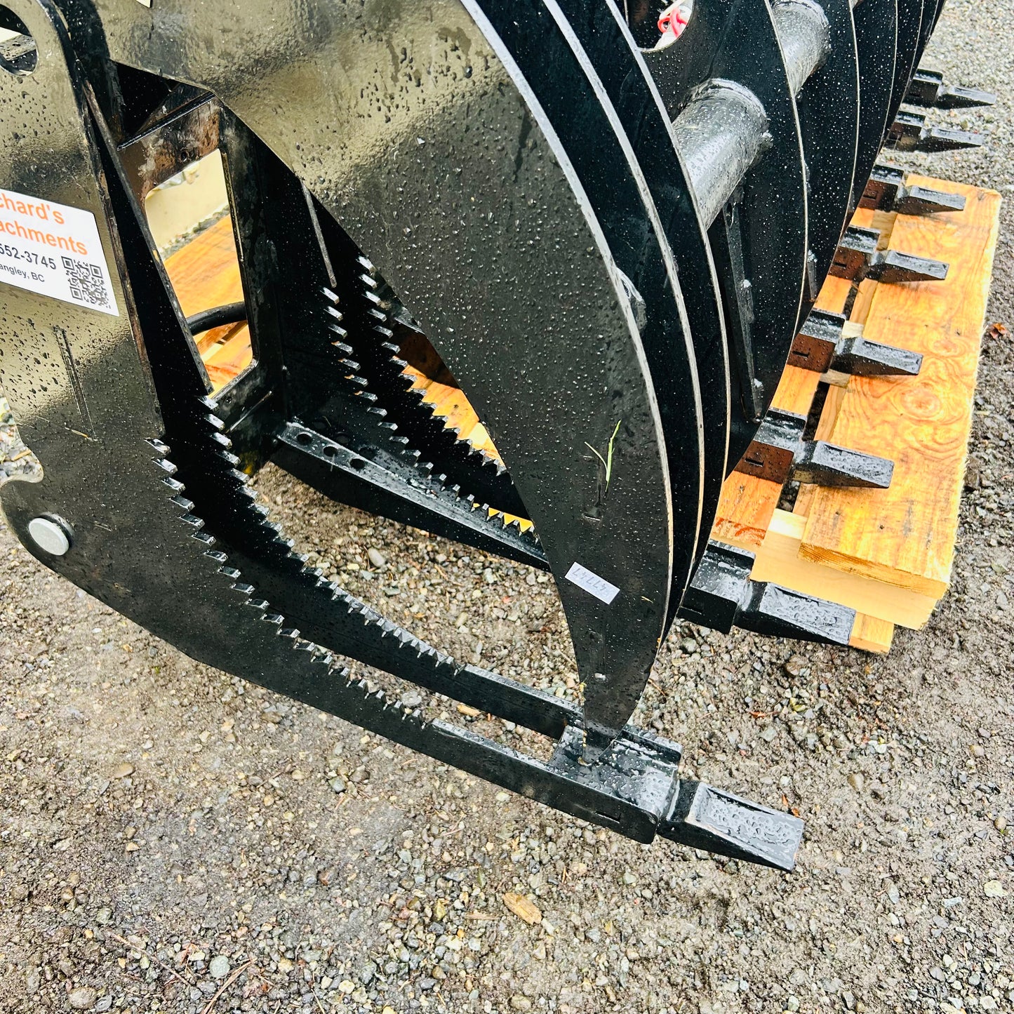 $2200 New GY-CLG72C 72" Root Grapple