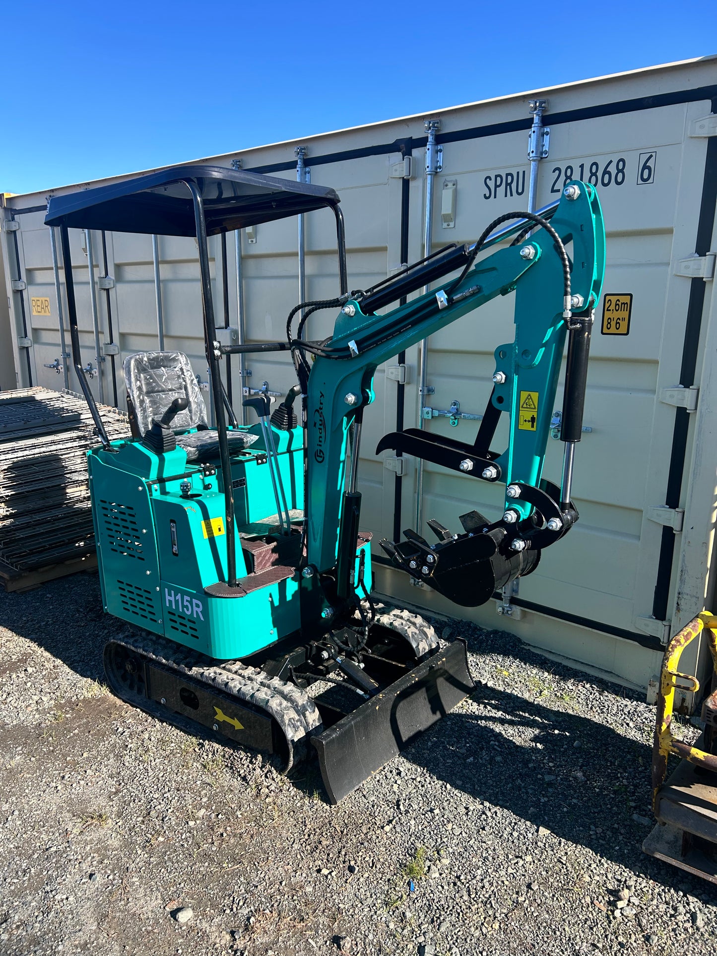 $6200 New H15R Mini Excavator 15 HP Gas