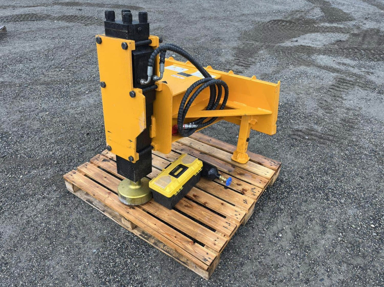 $3500 New GY-680 Skid Steer 8” Hydraulic Post Driver / Post Pounder