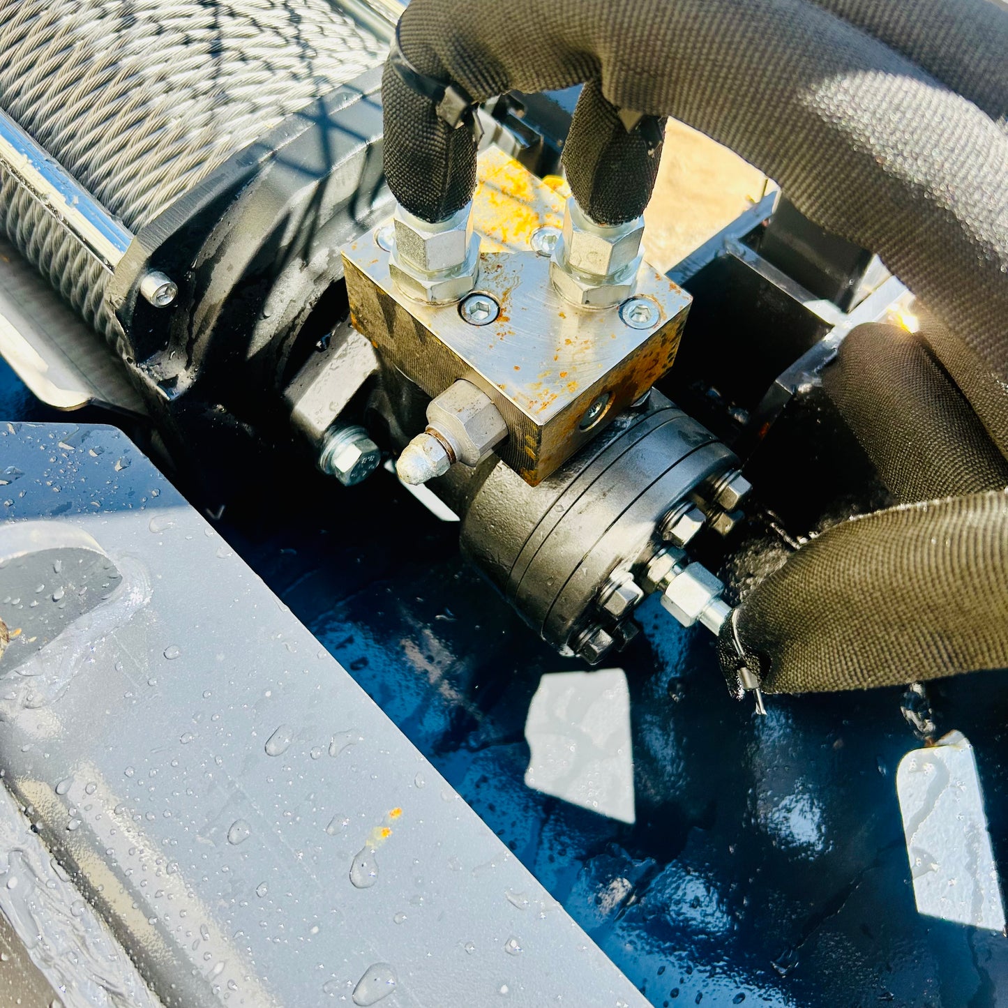 New 15,000 lbs Skid Steer Hydraulic Winch
