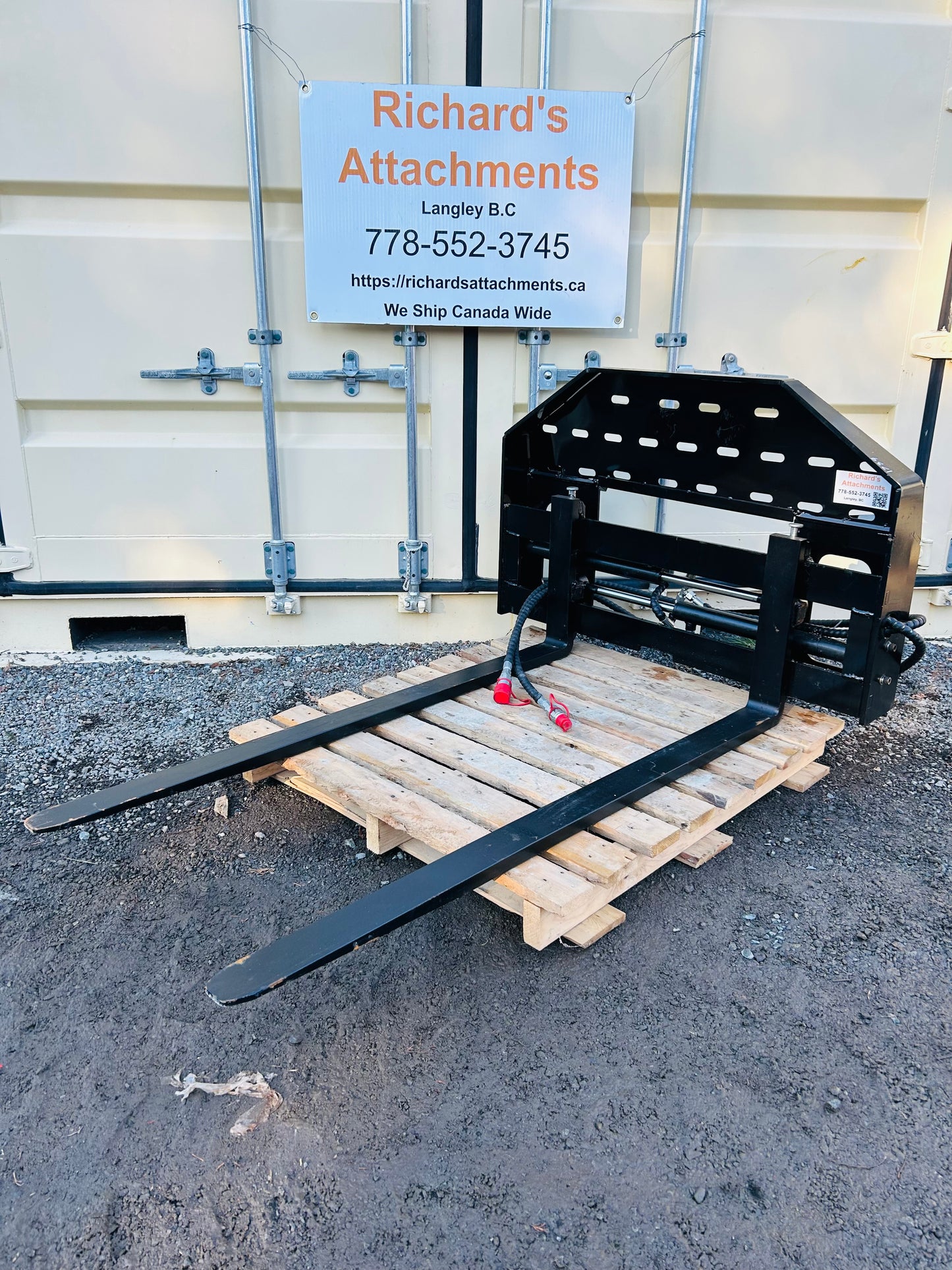 $1750 New GY D-CYHC 59” Hydraulic Skid Steer Pallet Forks