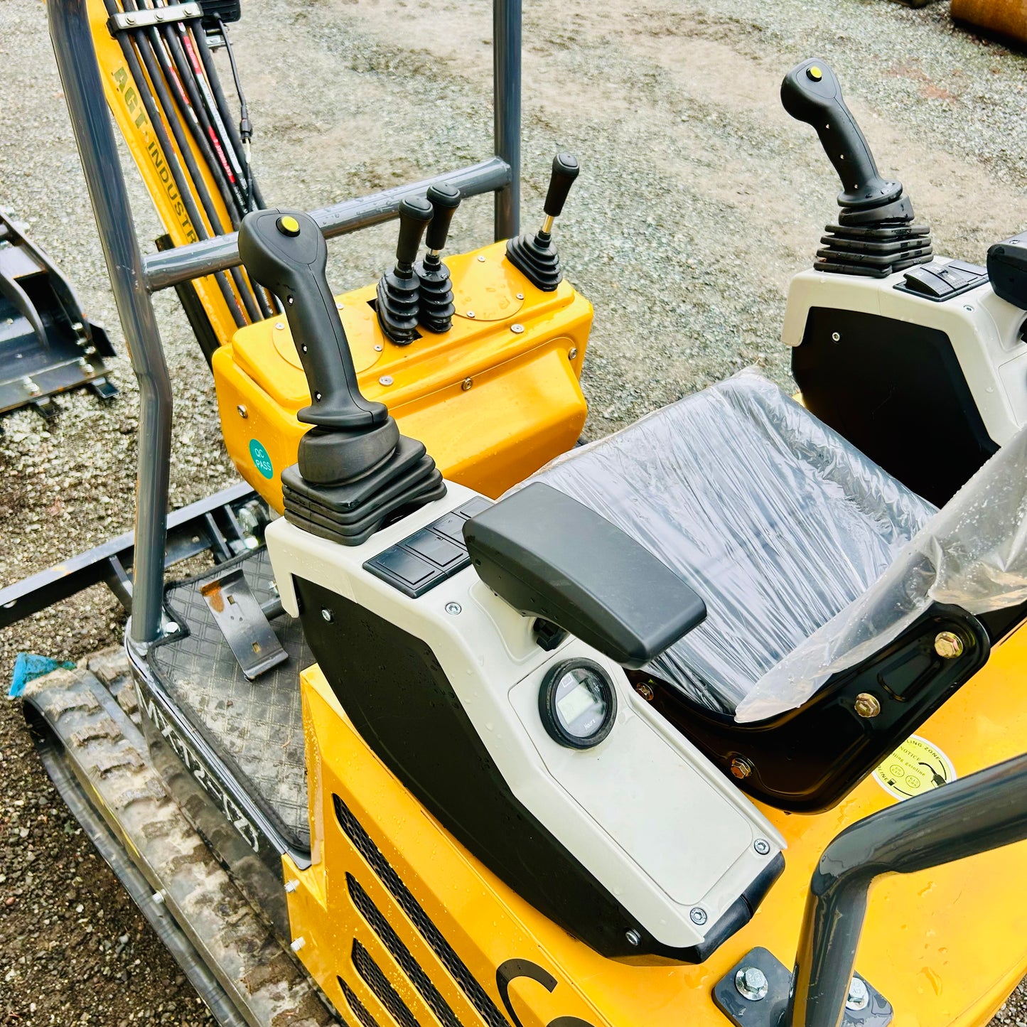 $5950 New MX12-(R) Mini Excavator - 15 HP Gas