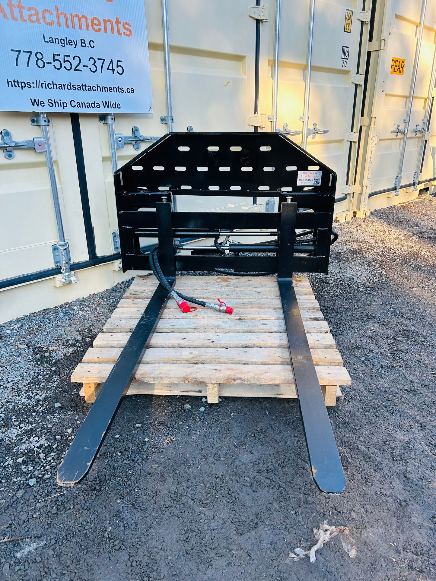 $1750 New GY D-CYHC 59” Hydraulic Skid Steer Pallet Forks