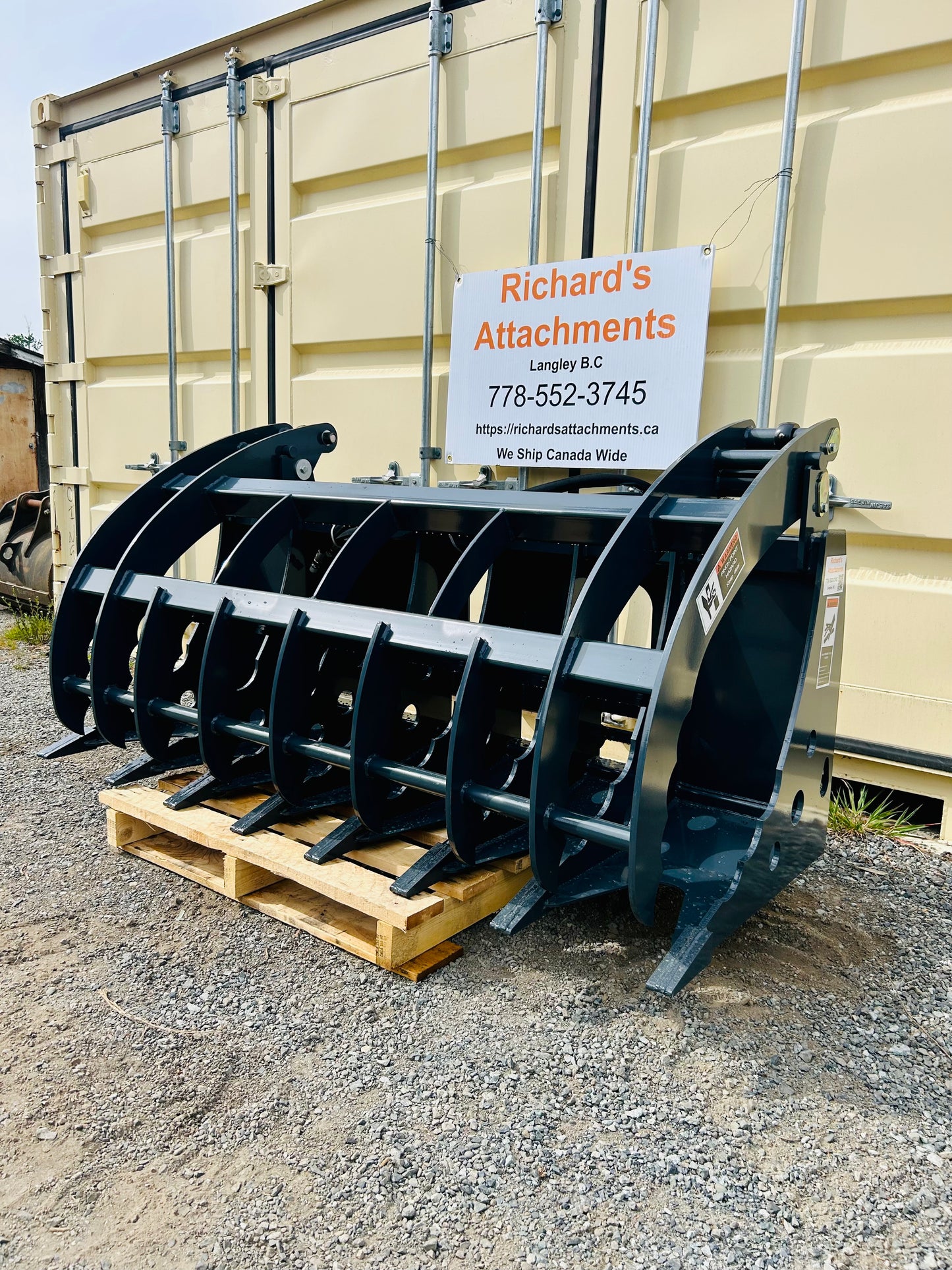 $3950 New Premium 72" Skid Steer Root Rake Clamshell Grapple, Universal Mount, 54" Jaw Opening, 3000 lb Weight Capacity