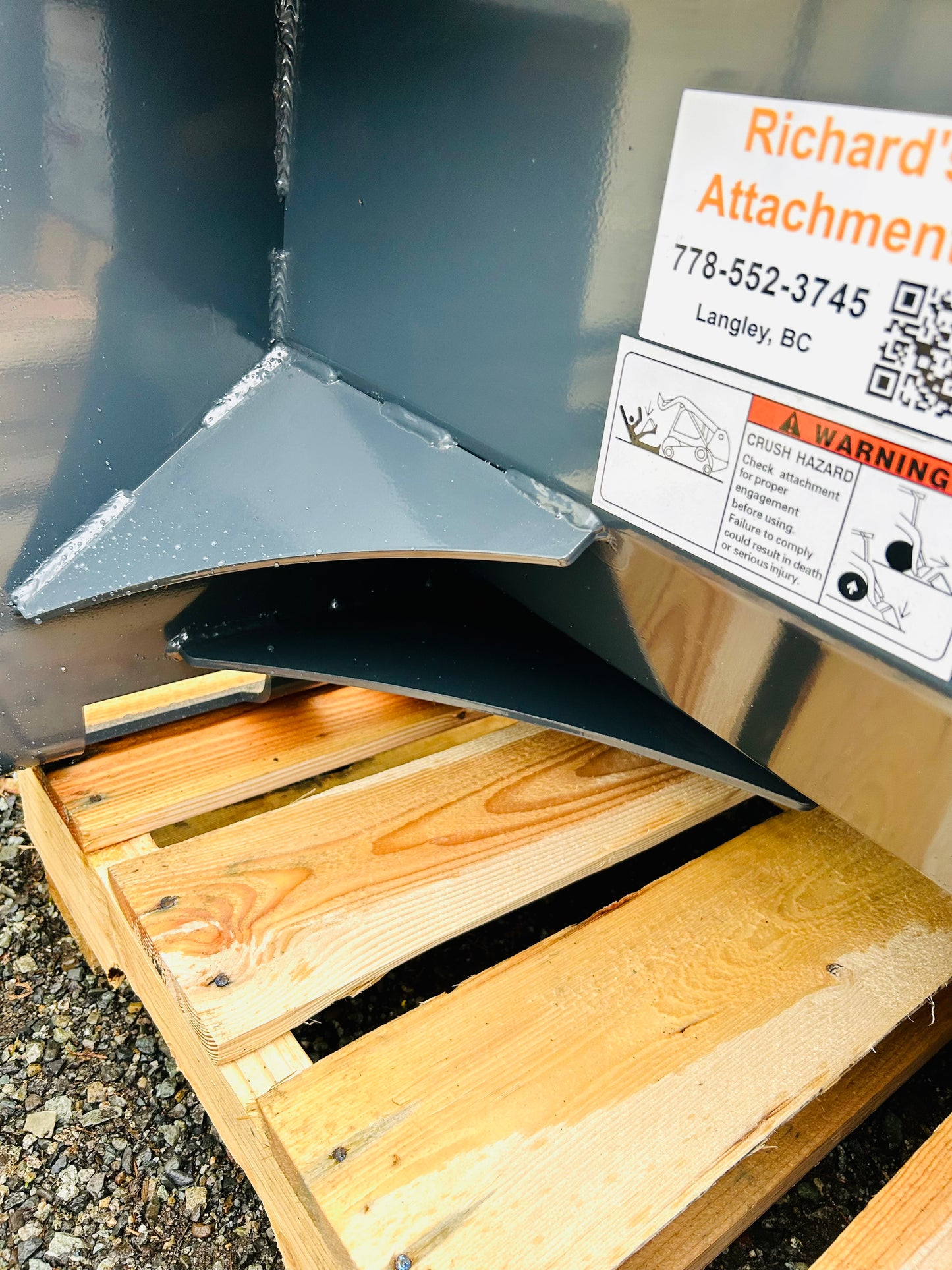 $1950 New Premium 42” Heavy-Duty Skid Steer Tree Scoop, 1500-lb Capacity, Chain Slot, 30” Mouth Opening, High Abrasive Cut Edge