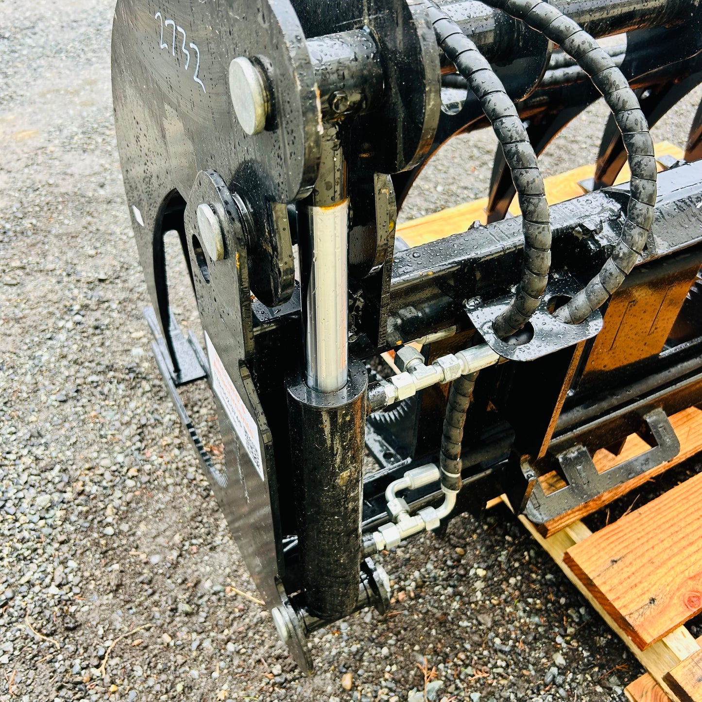 $2200 New GY-CLG72C 72" Root Grapple