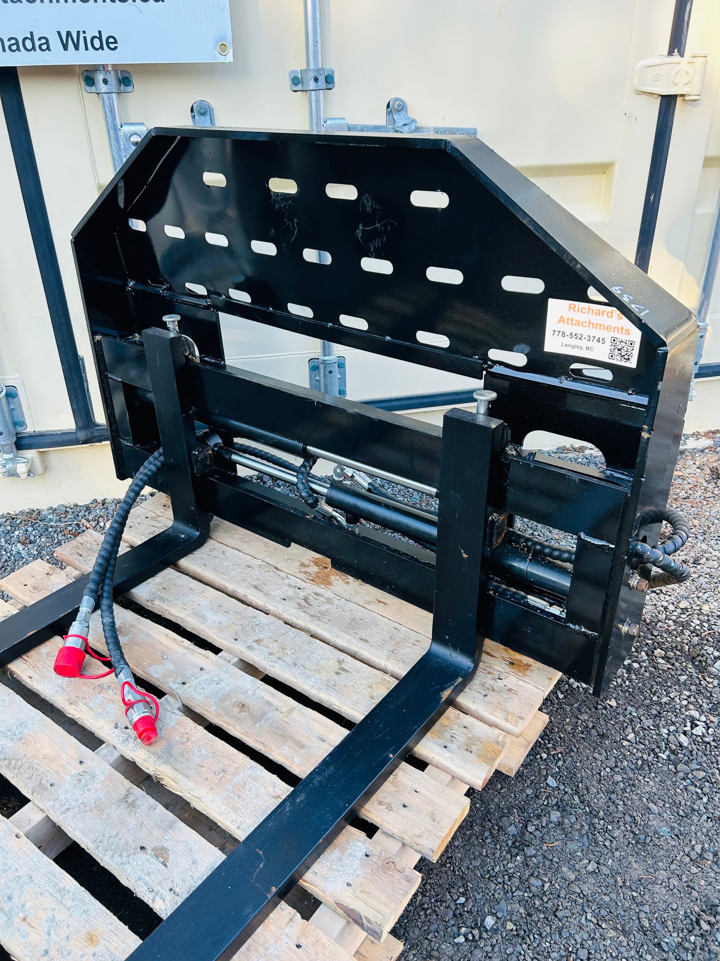 $1750 New GY D-CYHC 59” Hydraulic Skid Steer Pallet Forks