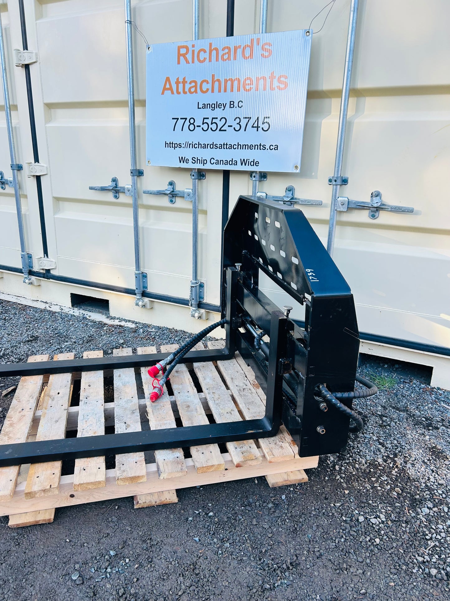 $1750 New GY D-CYHC 59” Hydraulic Skid Steer Pallet Forks