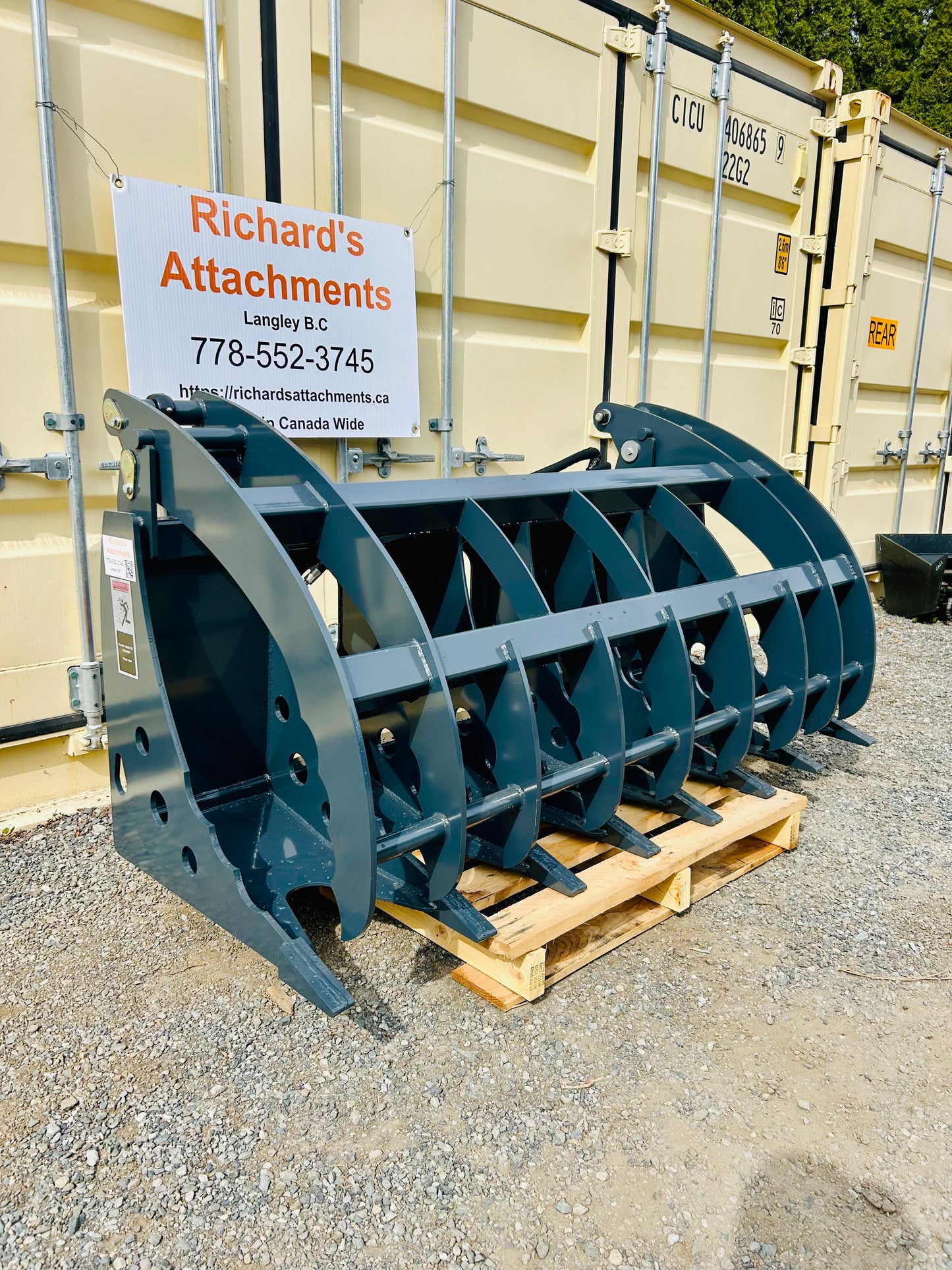 $3950 New Premium 72" Skid Steer Root Rake Clamshell Grapple, Universal Mount, 54" Jaw Opening, 3000 lb Weight Capacity