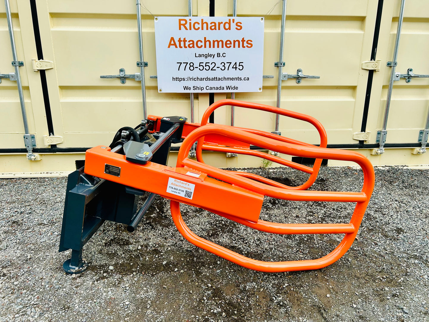 $2500 New 72” Skid Steer Hydraulic Round Bale Grapple/Squeeze, 2500 lb Capacity, 35” Depth, Dual Kickstands, Tubular Arms, Universal Quick-Mount