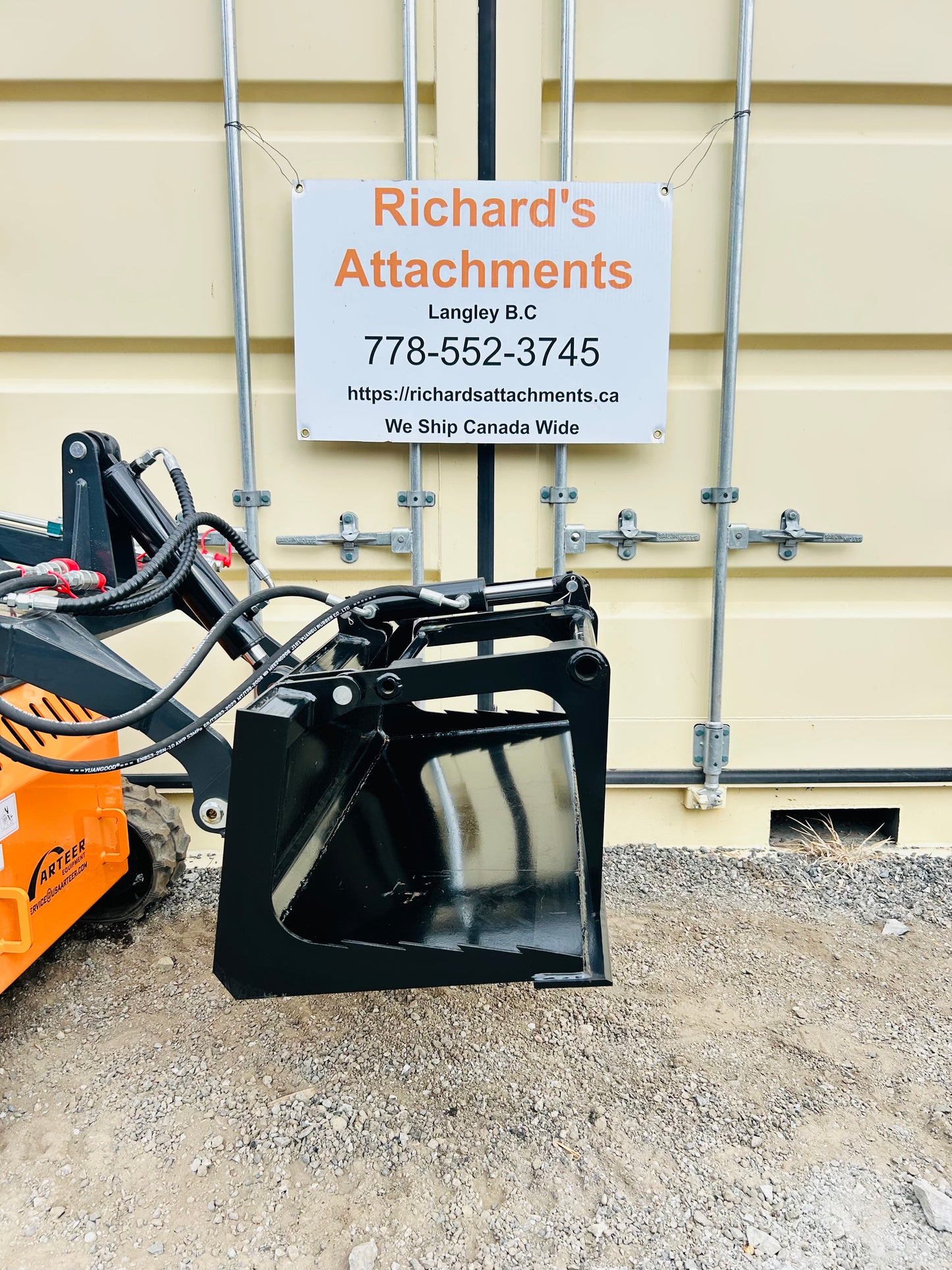 New Mini Skid Steer Solid Bottom Grapple