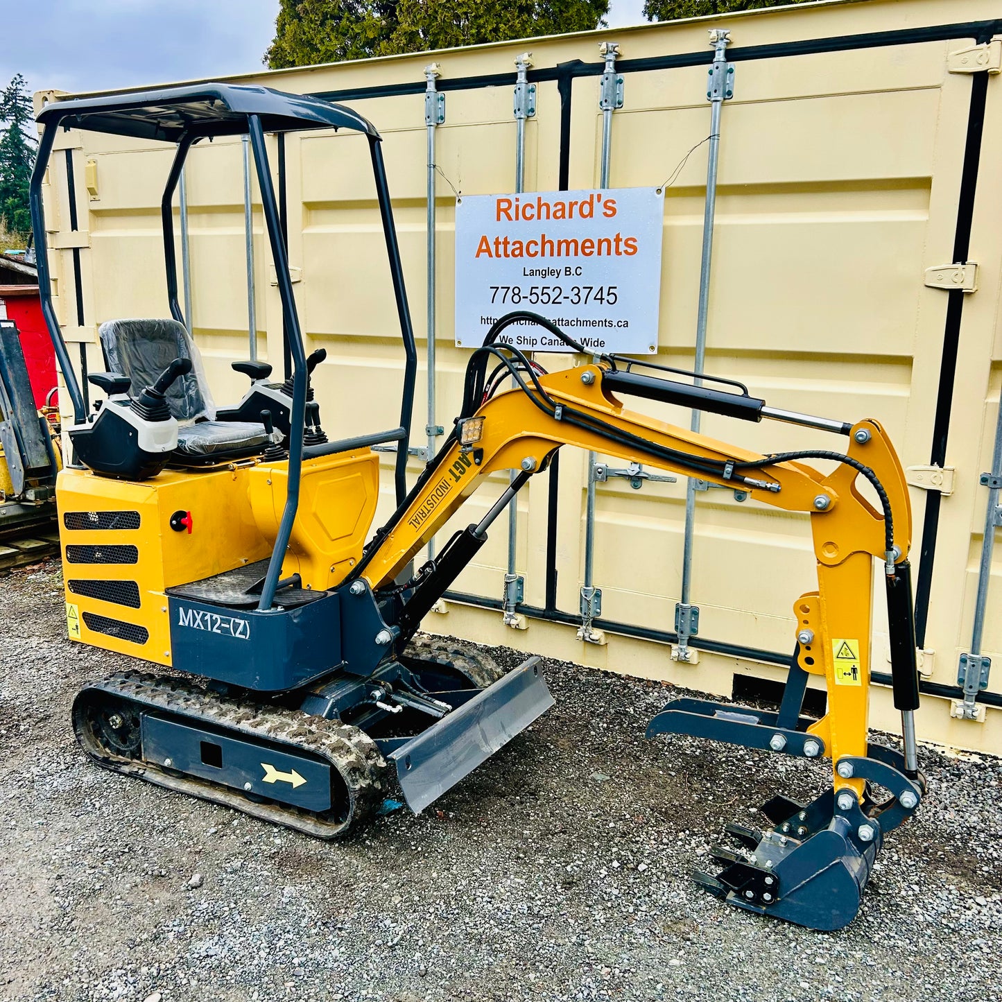 $5950 New MX12-(R) Mini Excavator - 15 HP Gas