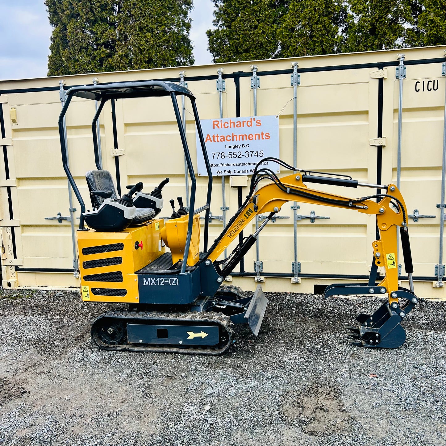 $5950 New MX12-(R) Mini Excavator - 15 HP Gas