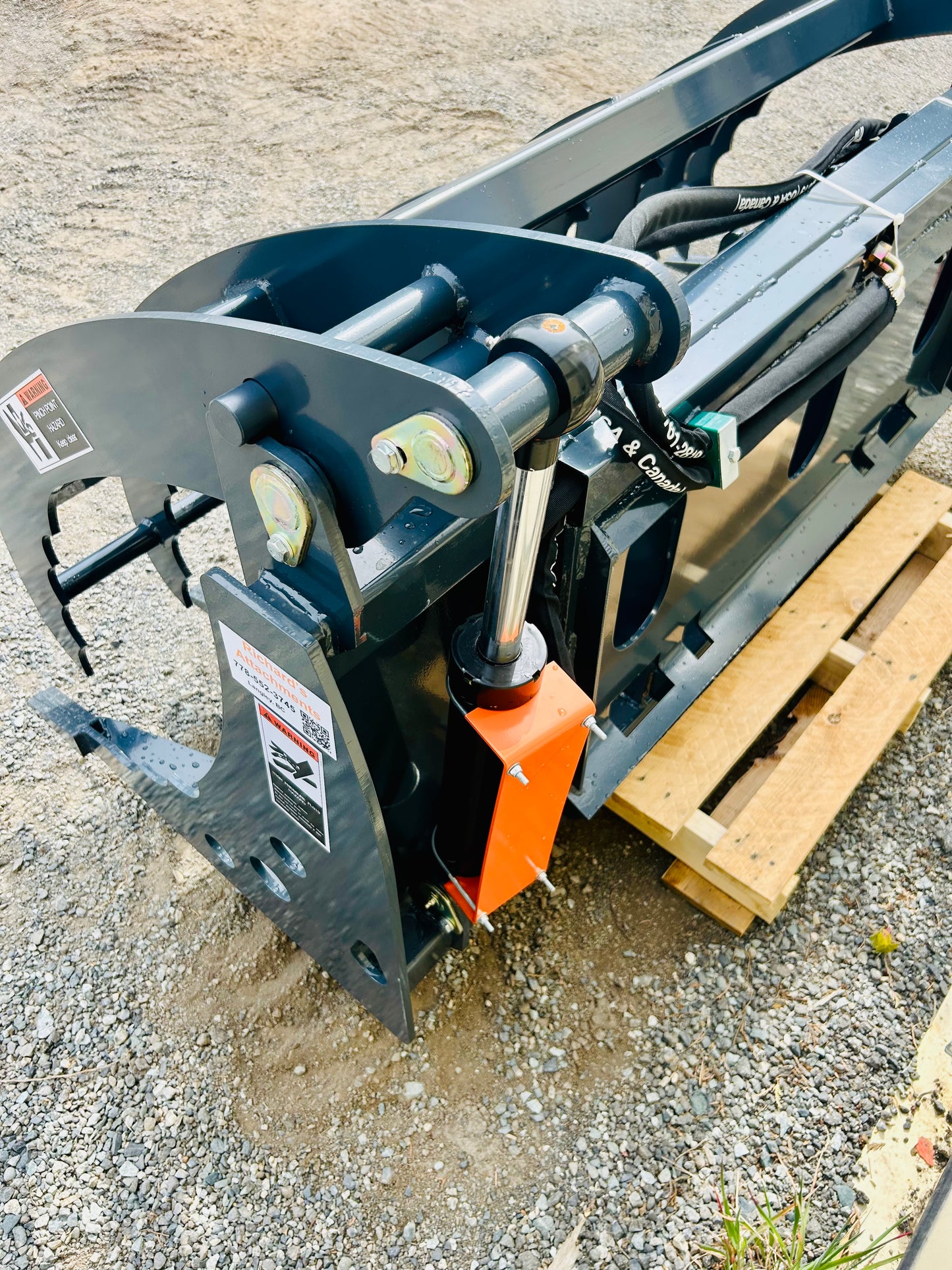 $3950 New Premium 72" Skid Steer Root Rake Clamshell Grapple, Universal Mount, 54" Jaw Opening, 3000 lb Weight Capacity