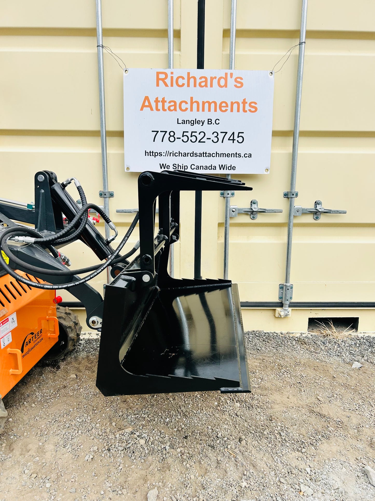 New Mini Skid Steer Solid Bottom Grapple