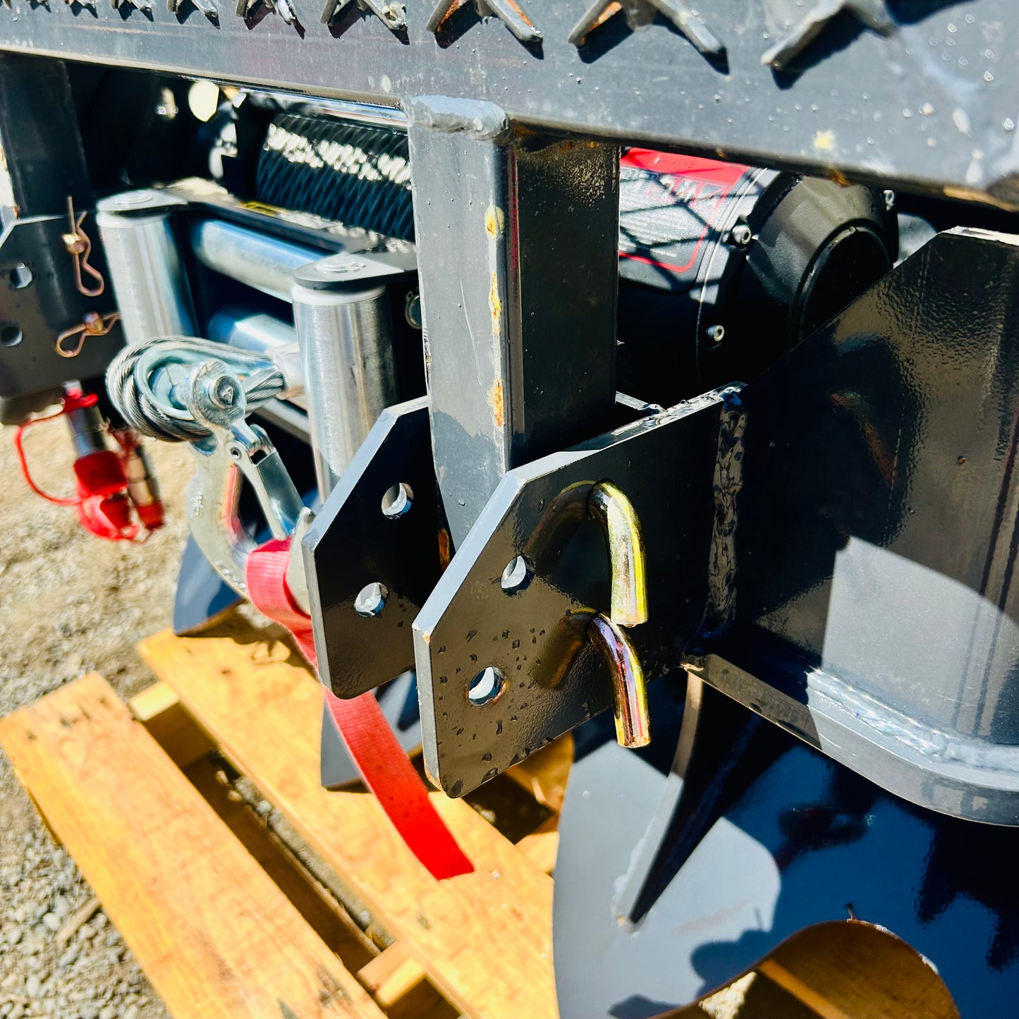 New 15,000 lbs Skid Steer Hydraulic Winch