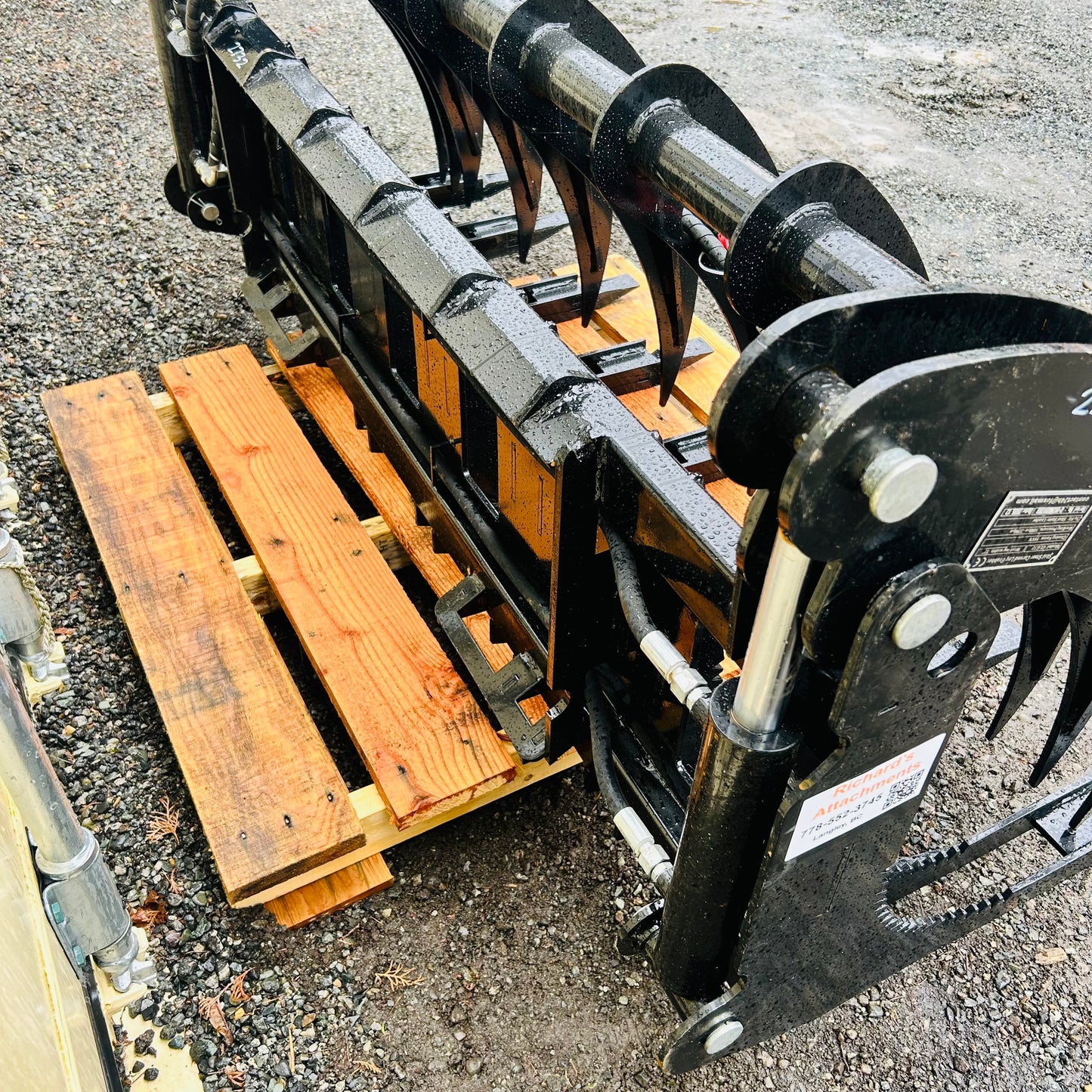 $2200 New GY-CLG72C 72" Root Grapple