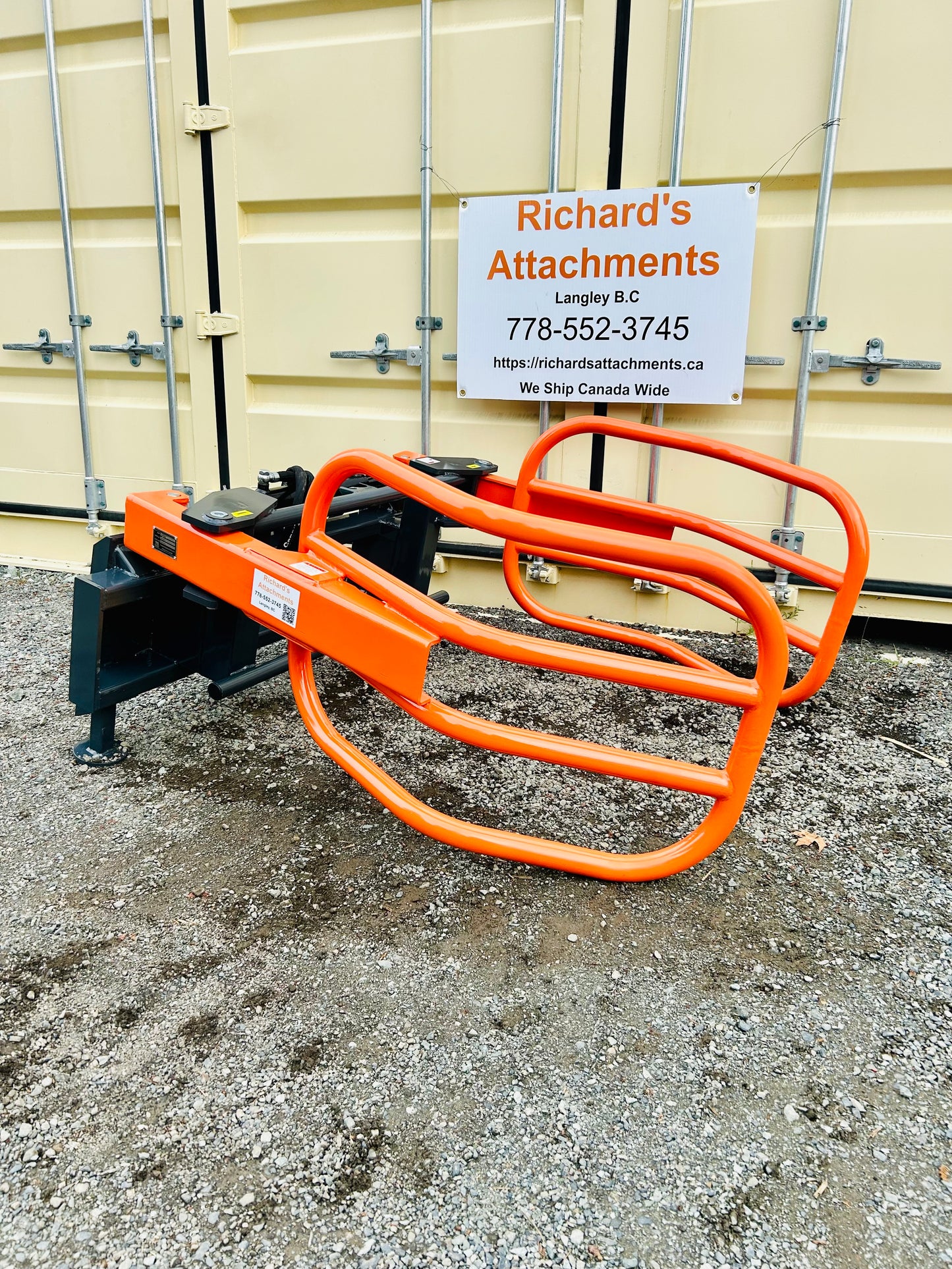 $2500 New 72” Skid Steer Hydraulic Round Bale Grapple/Squeeze, 2500 lb Capacity, 35” Depth, Dual Kickstands, Tubular Arms, Universal Quick-Mount