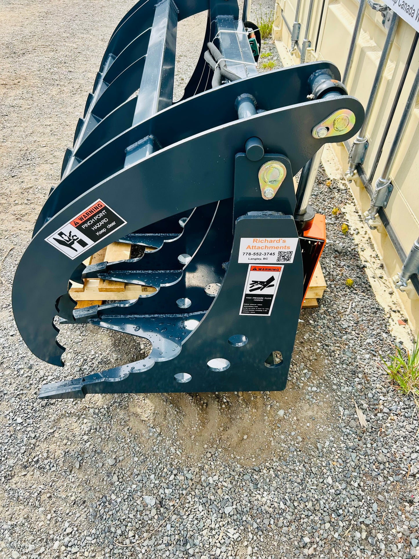 $3950 New Premium 72" Skid Steer Root Rake Clamshell Grapple, Universal Mount, 54" Jaw Opening, 3000 lb Weight Capacity