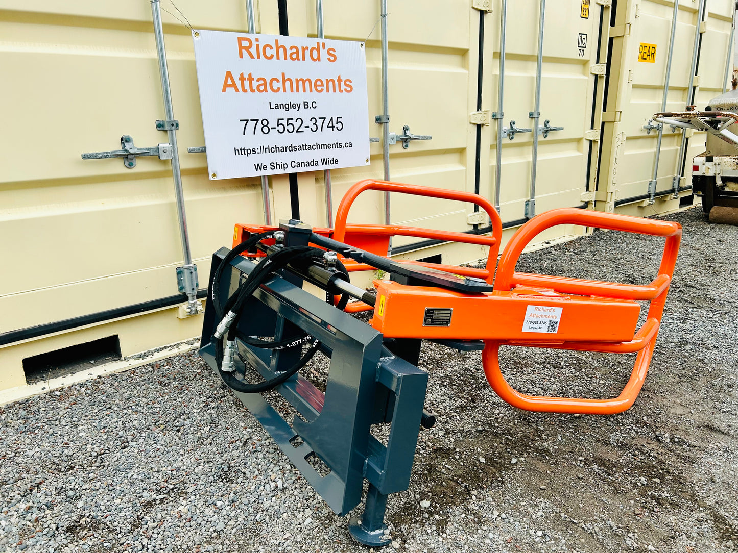 $2500 New 72” Skid Steer Hydraulic Round Bale Grapple/Squeeze, 2500 lb Capacity, 35” Depth, Dual Kickstands, Tubular Arms, Universal Quick-Mount
