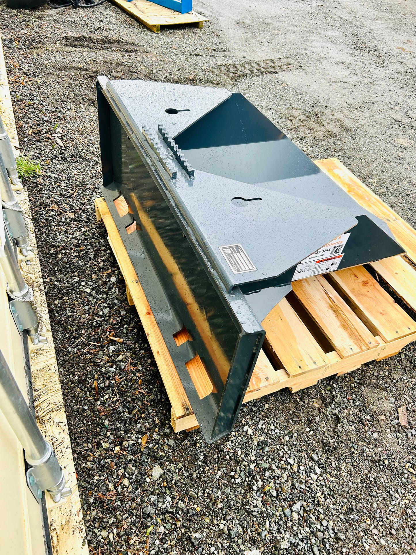 $1950 New Premium 42” Heavy-Duty Skid Steer Tree Scoop, 1500-lb Capacity, Chain Slot, 30” Mouth Opening, High Abrasive Cut Edge