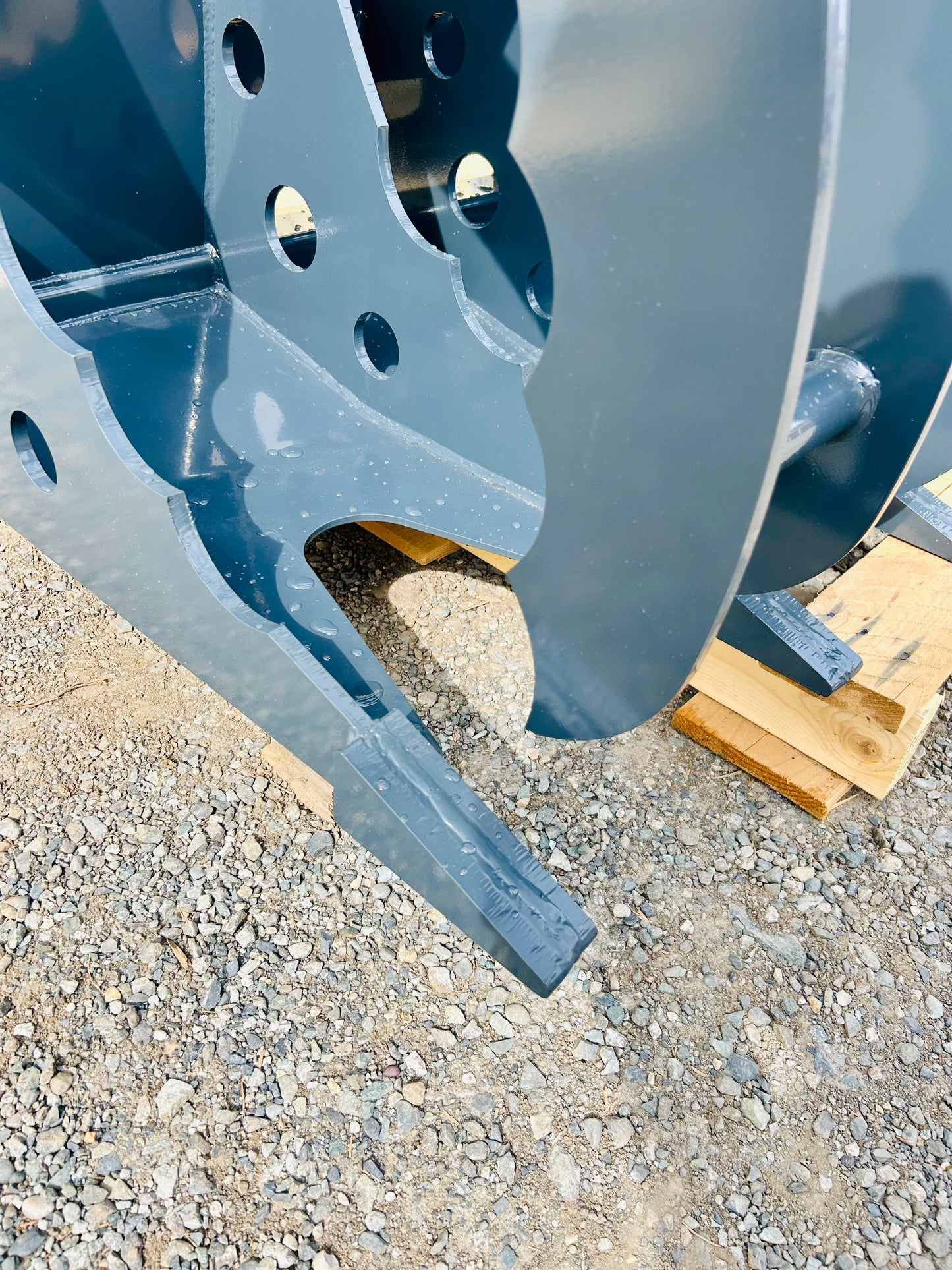 $3950 New Premium 72" Skid Steer Root Rake Clamshell Grapple, Universal Mount, 54" Jaw Opening, 3000 lb Weight Capacity