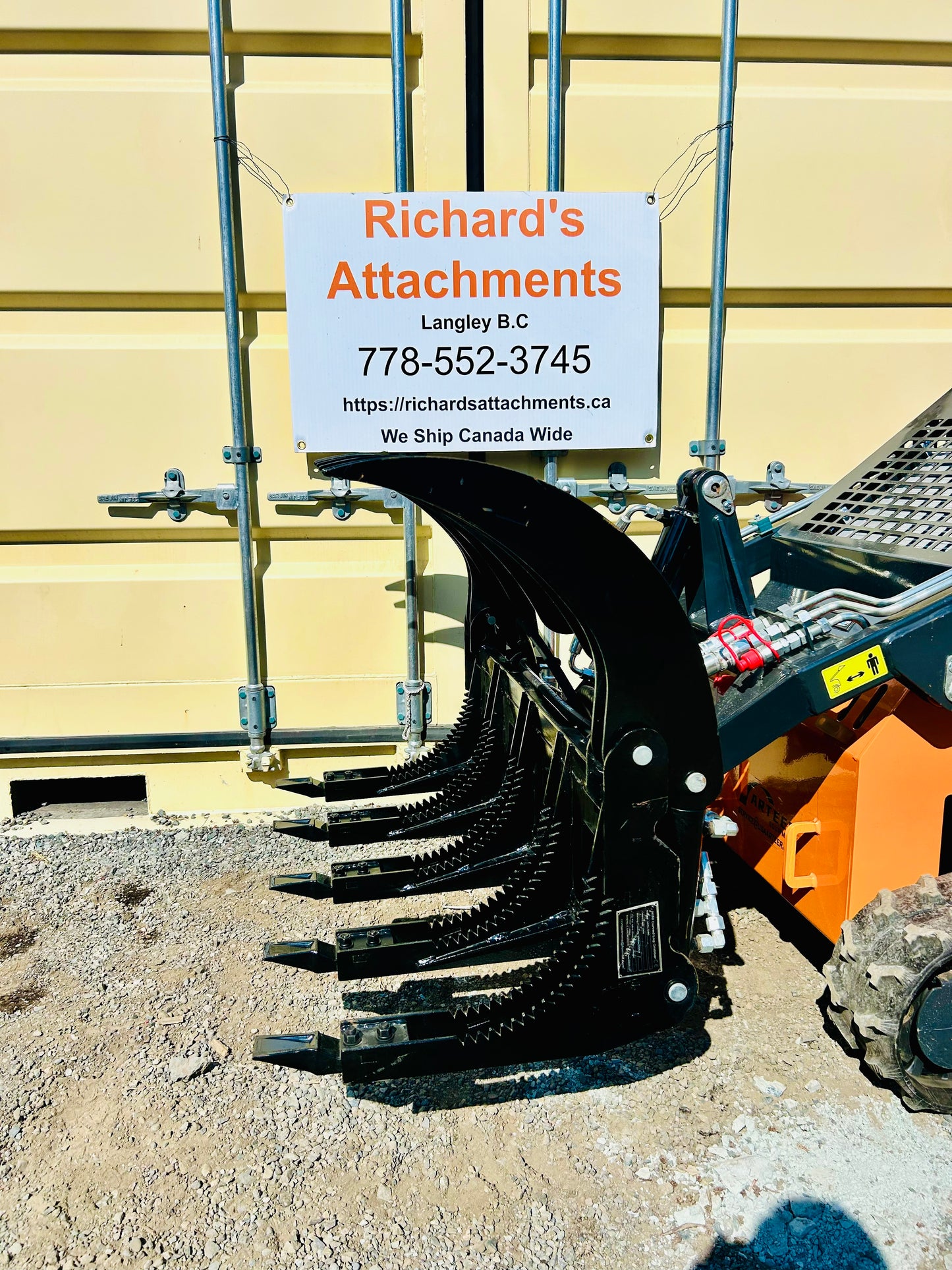 New Mini Skid Steer 44” Hydraulic Root Grapple