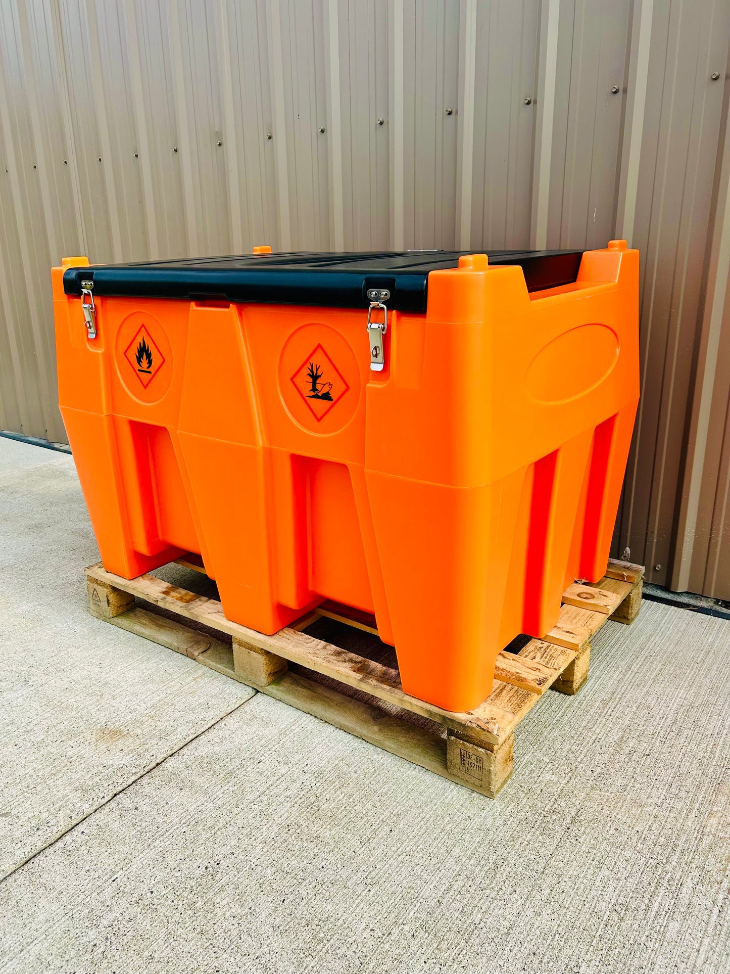 New Premium 116 Gallon Diesel Poly Fuel Tank, Ratchet Strap Recesses, 10 GPM Fuel Pump, Lockable Lid, Reinforced Single Wall Design