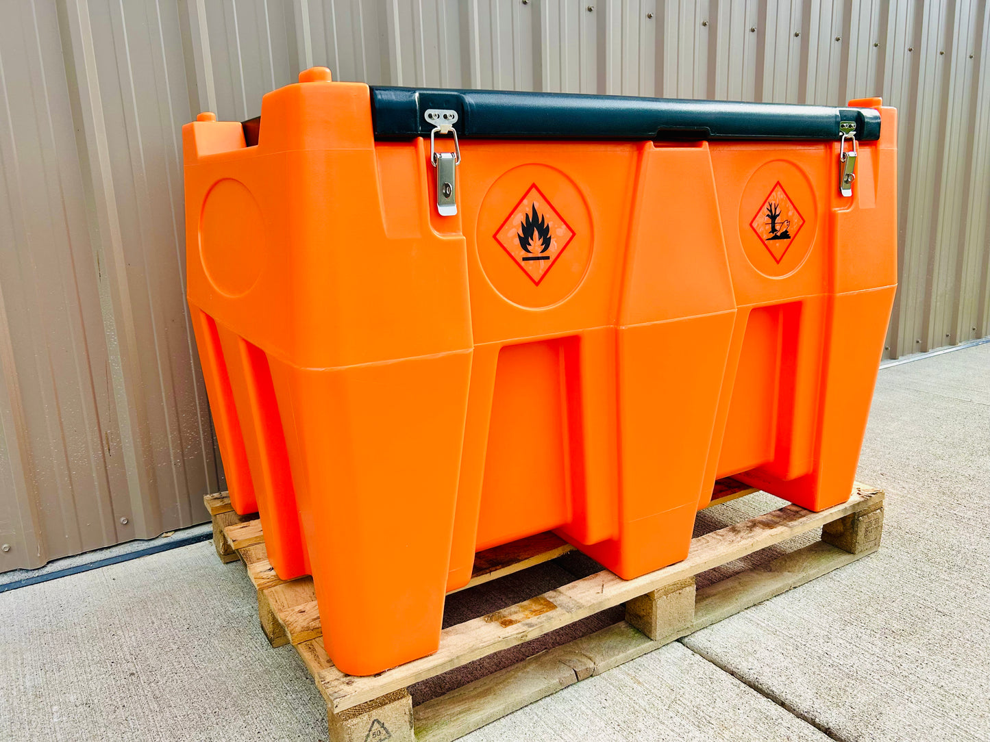 New Premium 116 Gallon Diesel Poly Fuel Tank, Ratchet Strap Recesses, 10 GPM Fuel Pump, Lockable Lid, Reinforced Single Wall Design