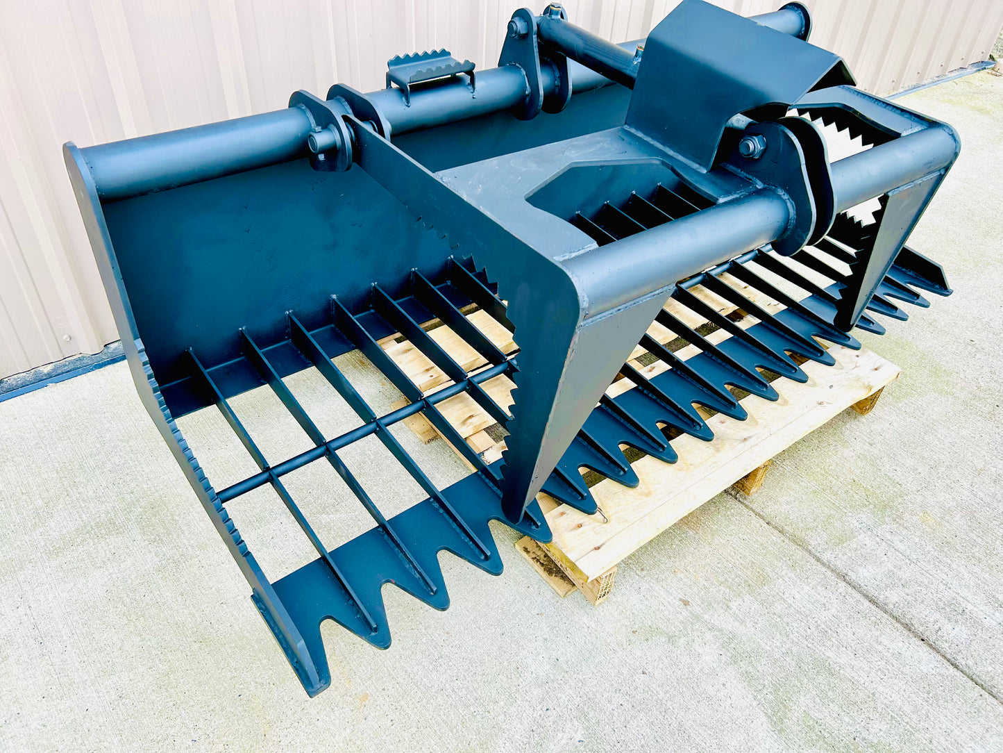 New Heavy Duty 76” Skeleton Grapple Bucket