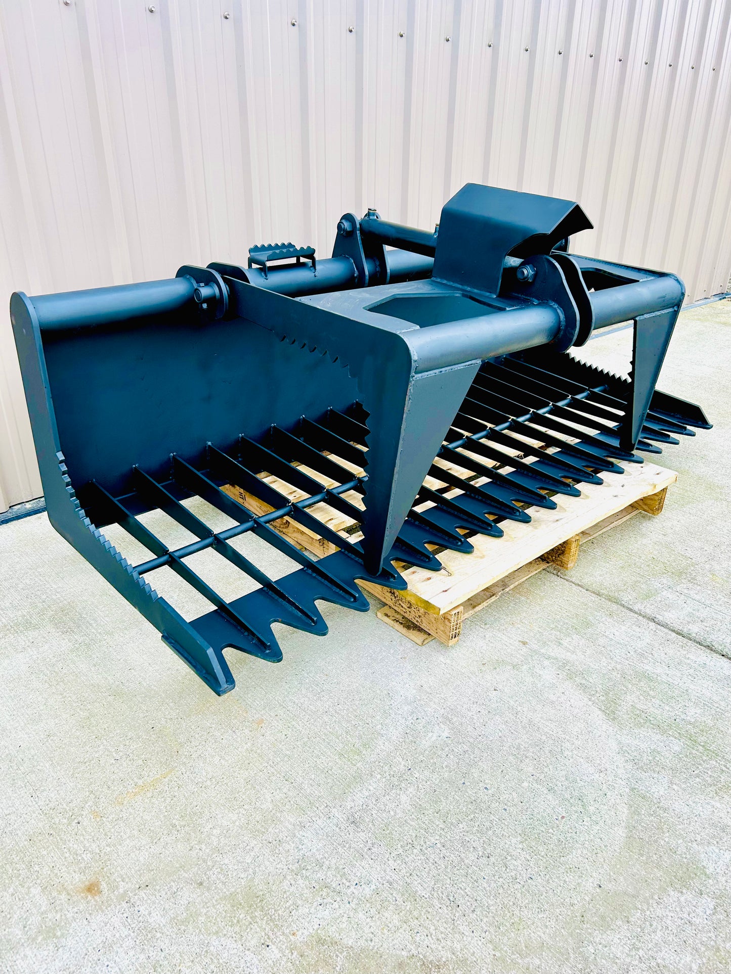 New Heavy Duty 76” Skeleton Grapple Bucket