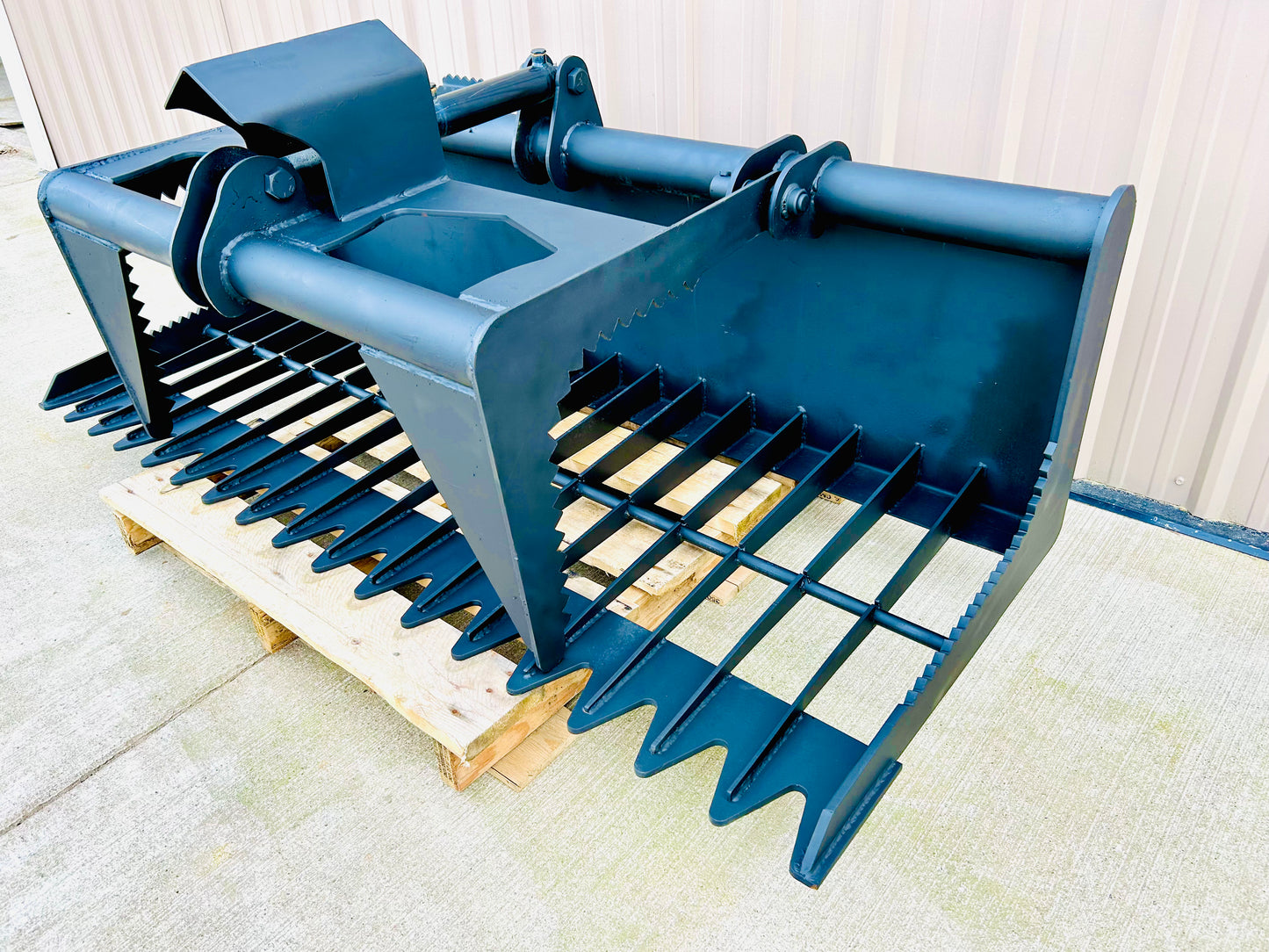 New Heavy Duty 76” Skeleton Grapple Bucket