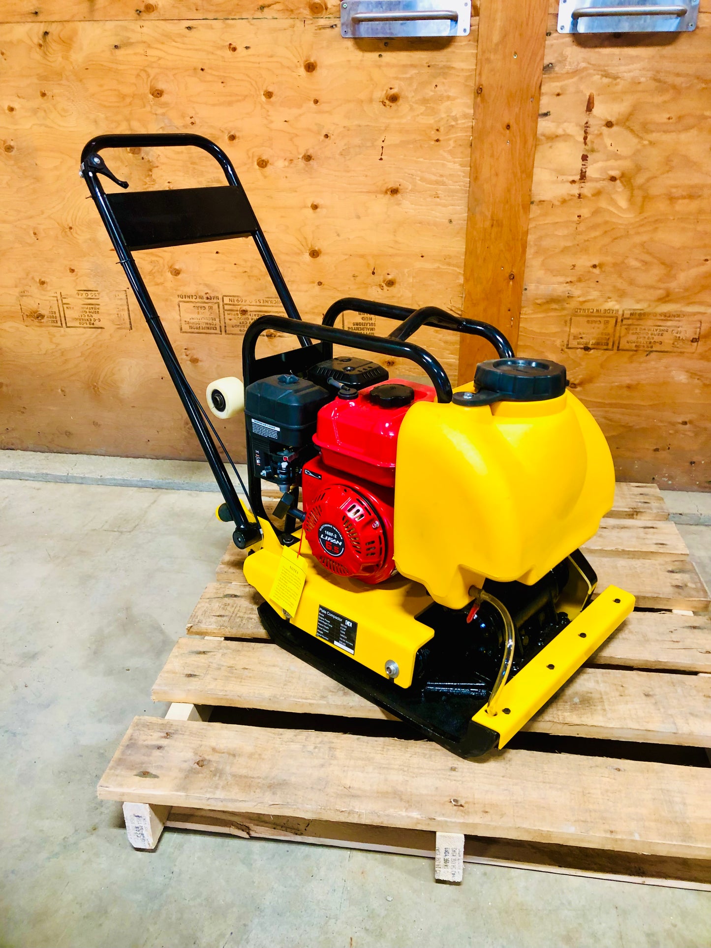 Gas discount plate compactor