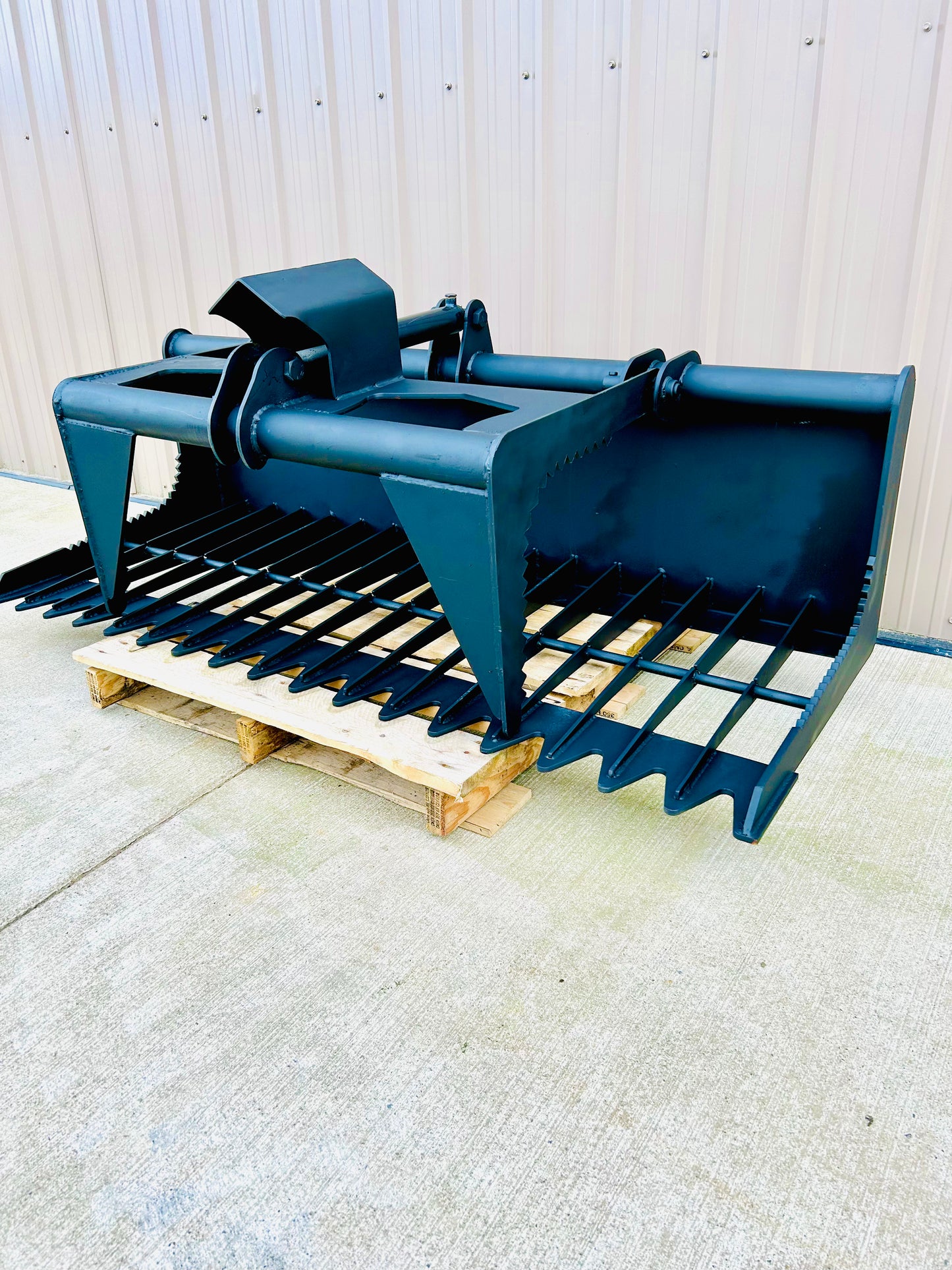 New Heavy Duty 76” Skeleton Grapple Bucket