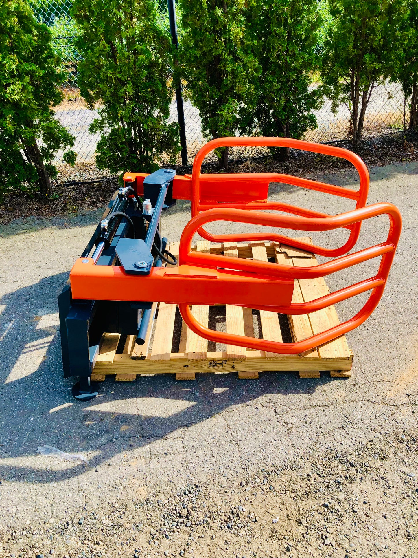 New 72” Skid Steer Hydraulic Round Bale Grapple/Squeeze, 2500 lb Capacity, 35” Depth, Dual Kickstands, Tubular Arms, Universal Quick-Mount